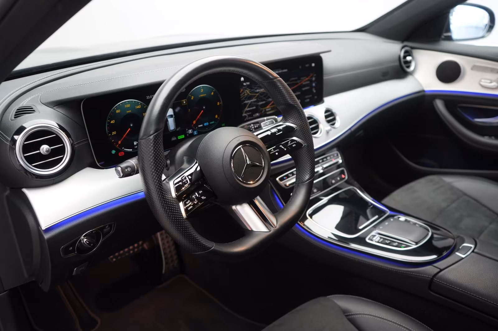 (B-599) Mercedes-Benz(7 ghế) E 300 d 4Matic T 9G-Tronic AMG Distroni - Image 7