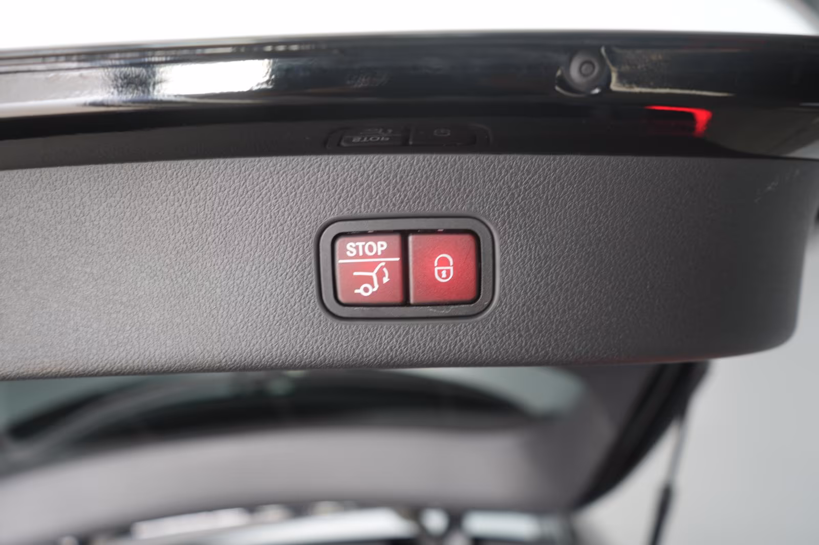 (B-232) Mercedes-Benz(Hybrid) GLC 300 e 4Matic 9G-Tronic AMG Leder/Distronic/ - Image 27