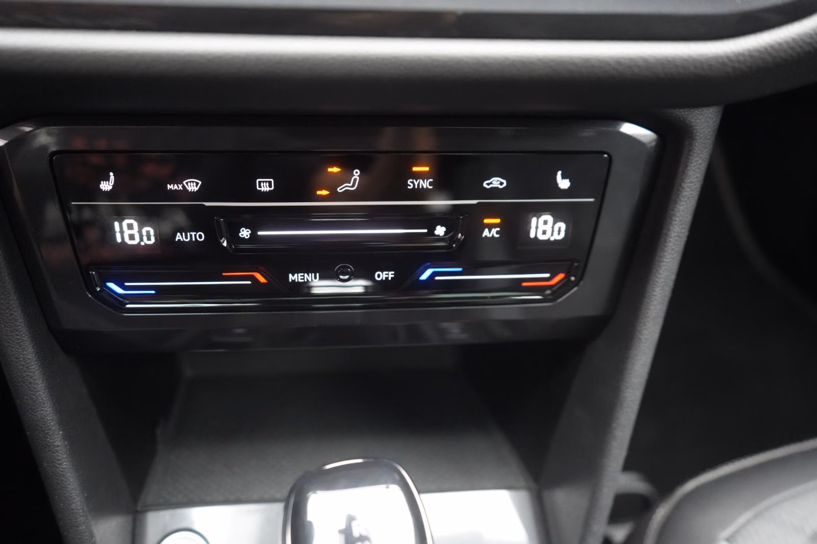 (B-475) Volkswagen(7chỗ) Tiguan Allspace 2.0 TDI 4Motion DSG R-Line ACC/Kamera/Pan - Image 15