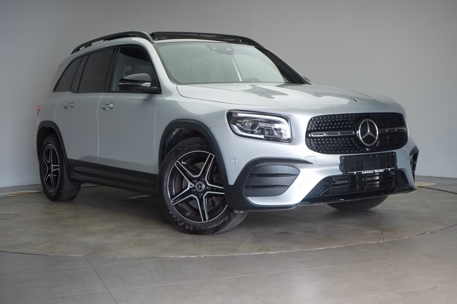 (B-578) Mercedes-Benz GLB 220 d 4Matic 8G-DCT AMG Distronic/Kamera - Image 1