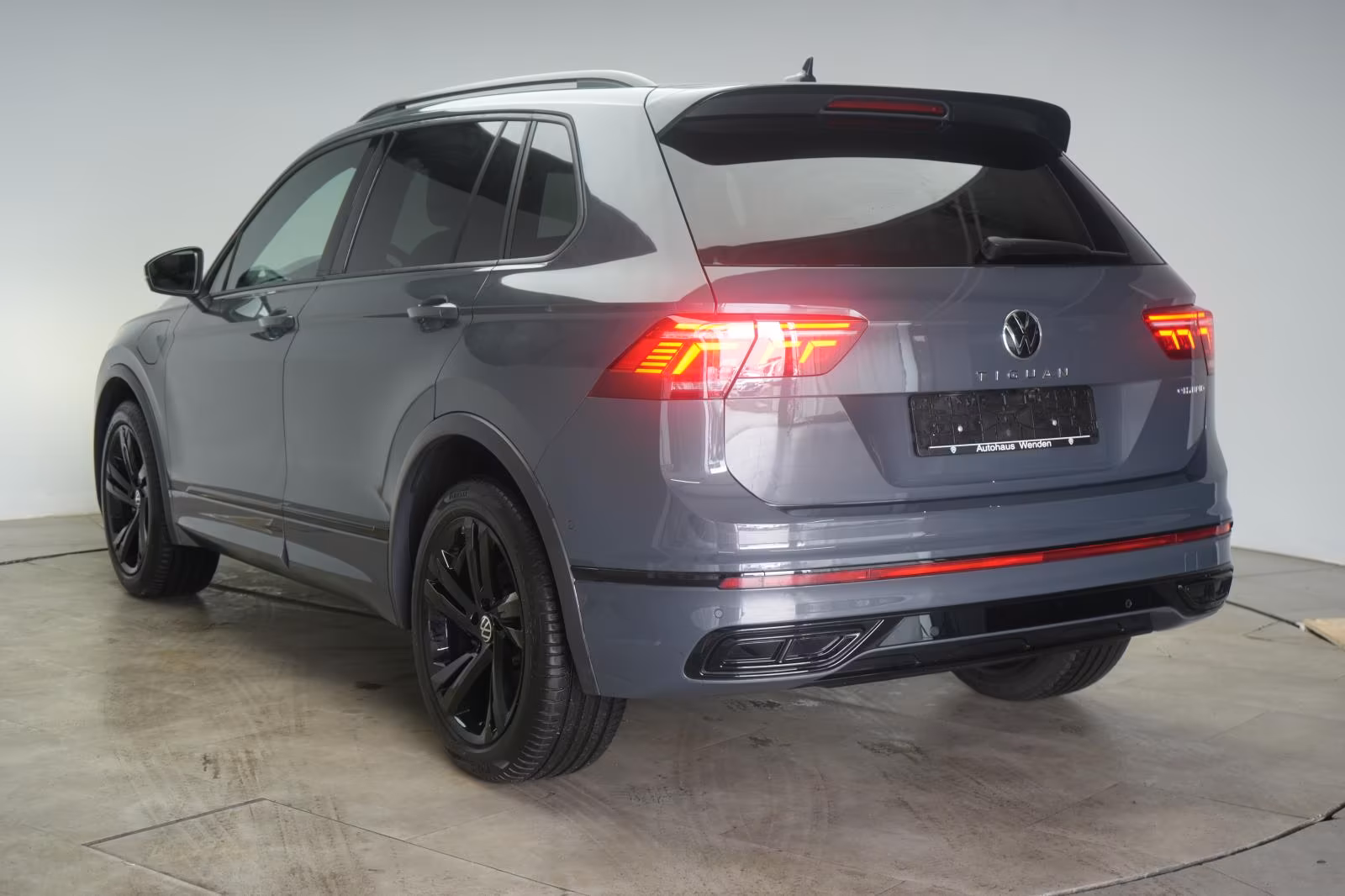 (B-131) Volkswagen Tiguan 1.4 eHybrid DSG R-Line Matrix/DCC/IQ.Driv - Image 4