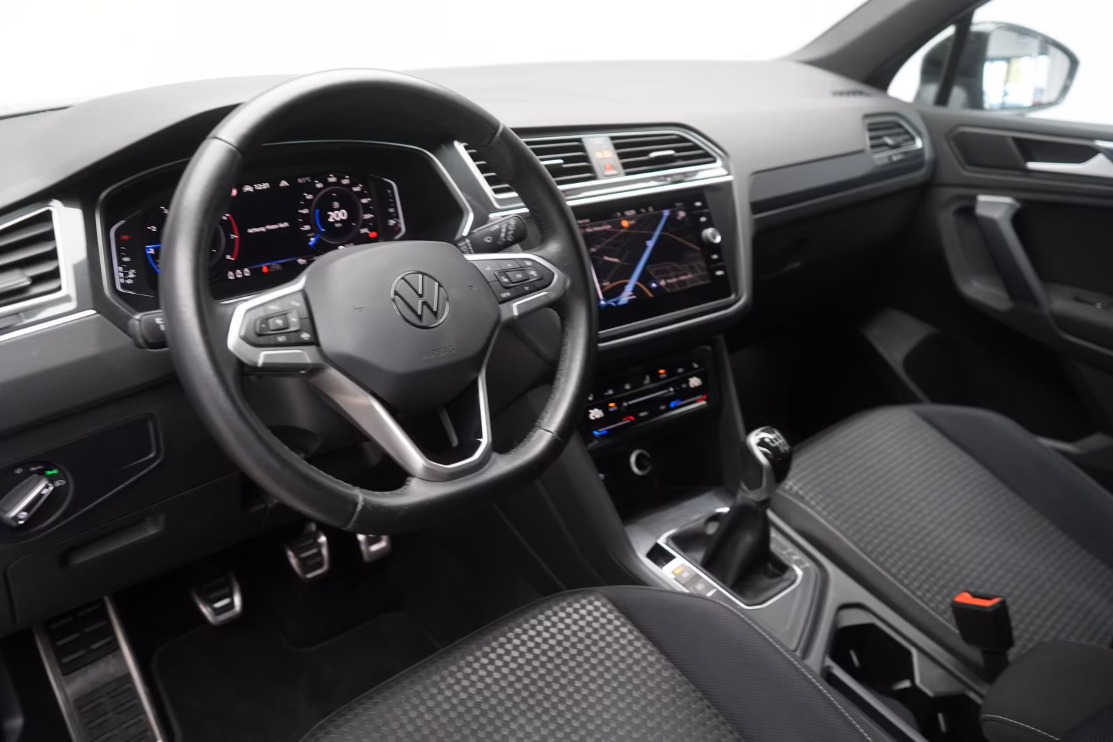 (B-651) Volkswagen Tiguan 1.5 TSI United - Image 8