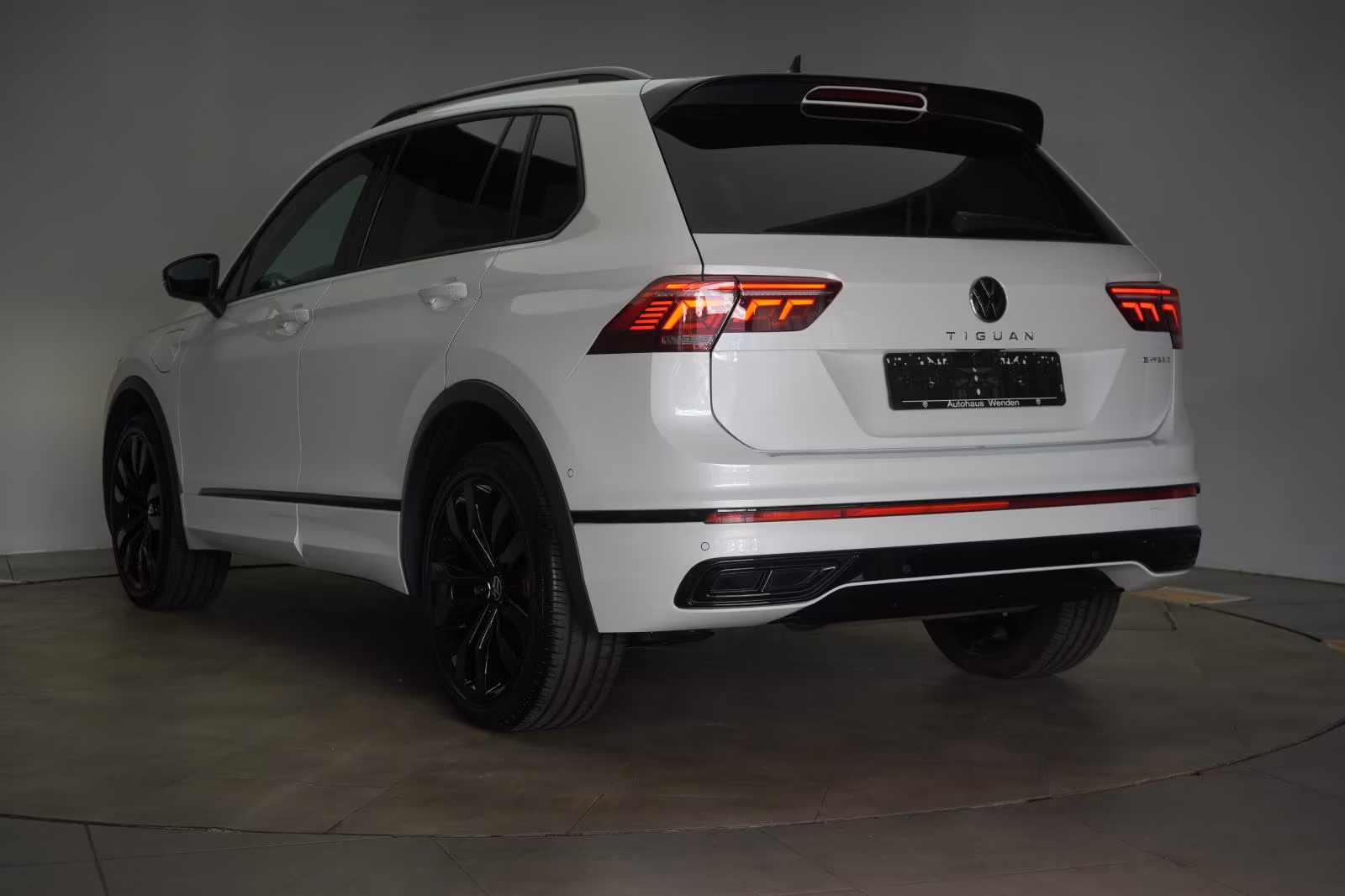 (B-422) Volkswagen(Hybrid) Tiguan 1.4 eHybrid DSG R Line ACC/Leder/HUD/Virt - Image 4