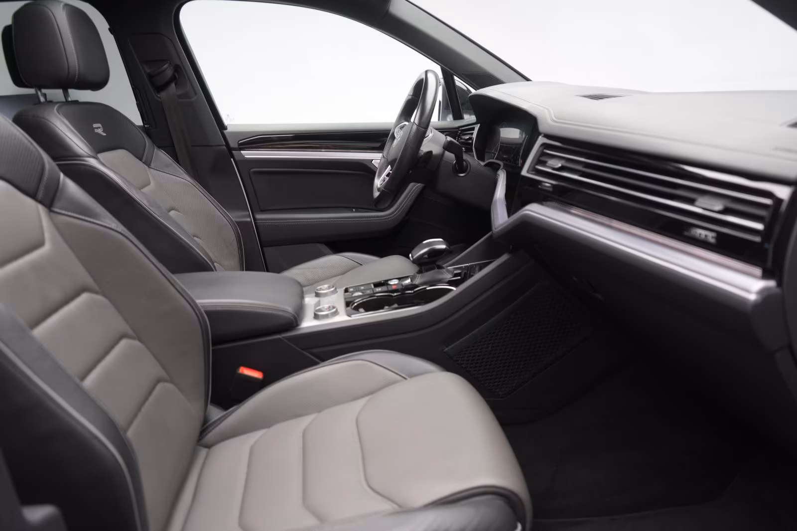 (B-337) Volkswagen Touareg 3.0 V6 TDI 4Motion R-Line Leder/ACC/Kame - Image 9