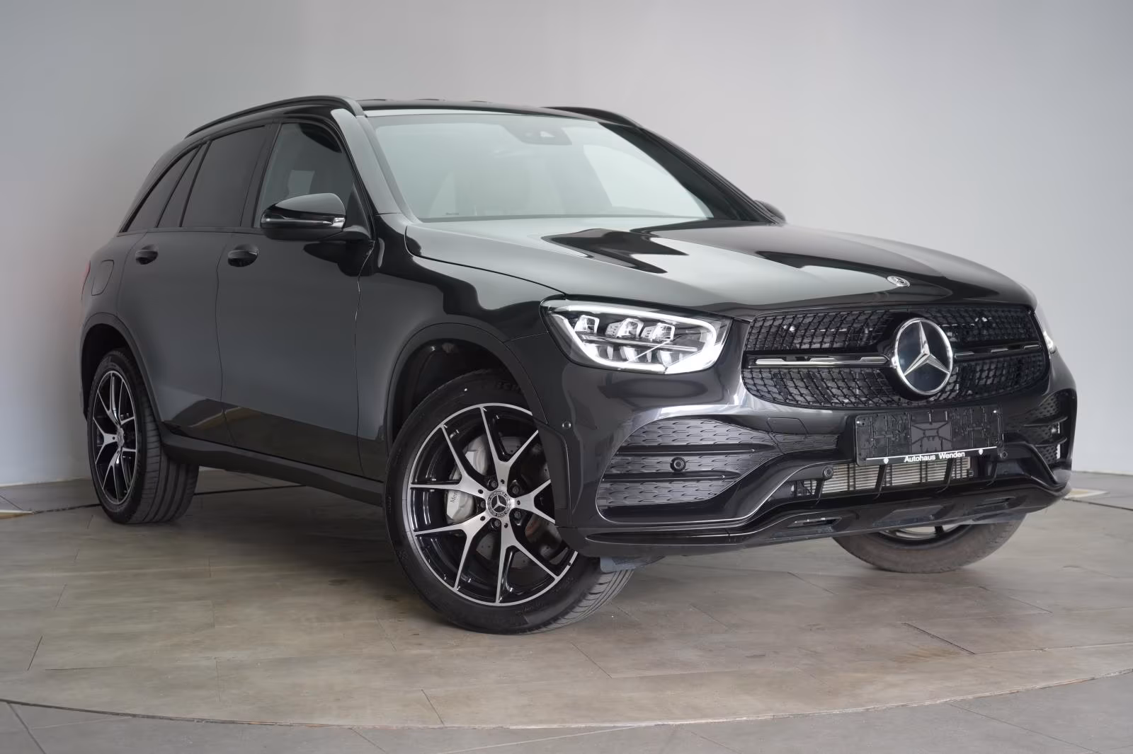 (B-487) Mercedes-Benz GLC 300 e 4Matic 9G-Tronic AMG Kamera/AHK/Virtua - Image 1
