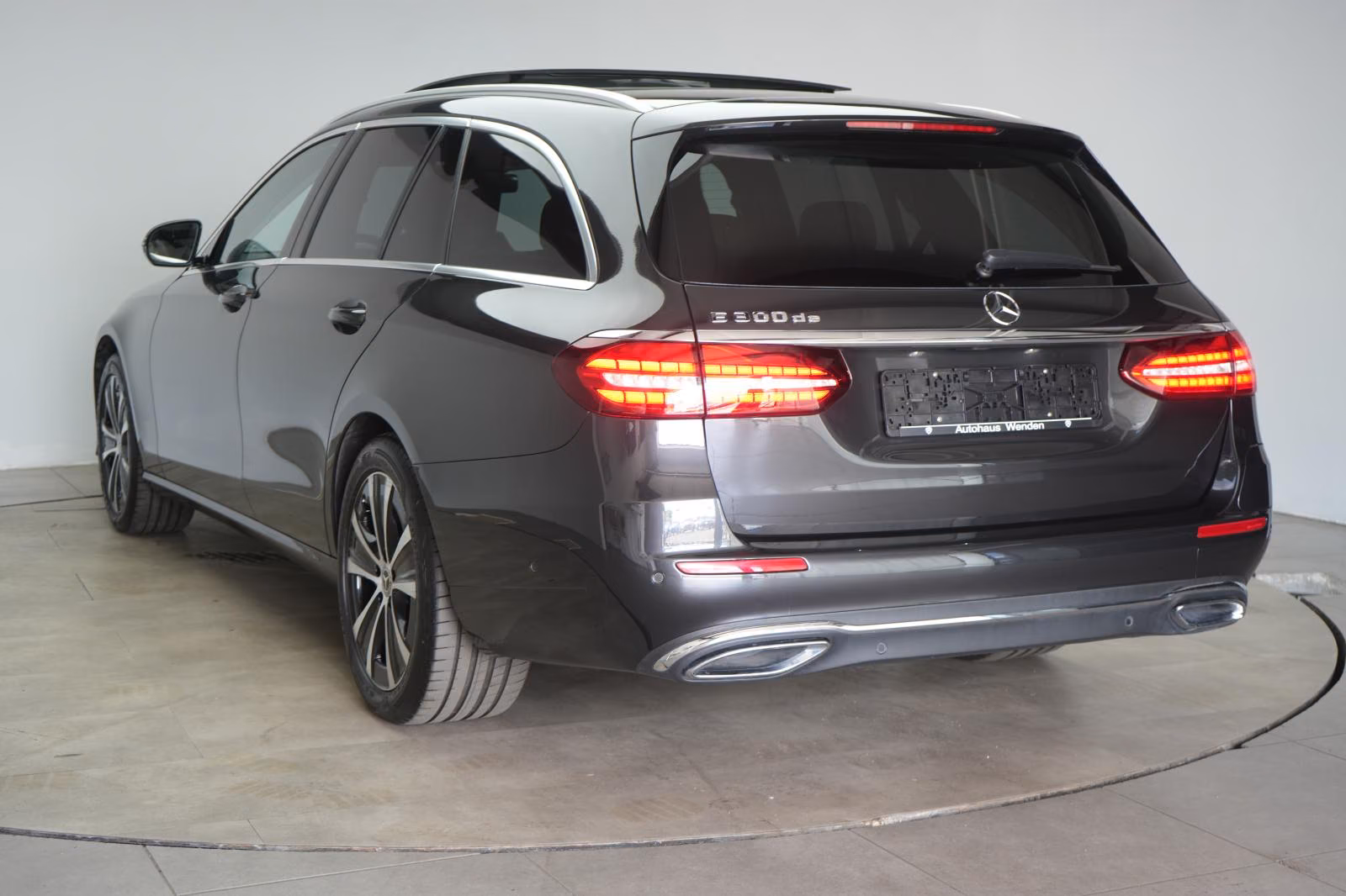 (B-193) Mercedes-Benz(Hybrid) E 300 de T 9G-TRONIC Avantgarde Leder/Distronic/ - Image 4