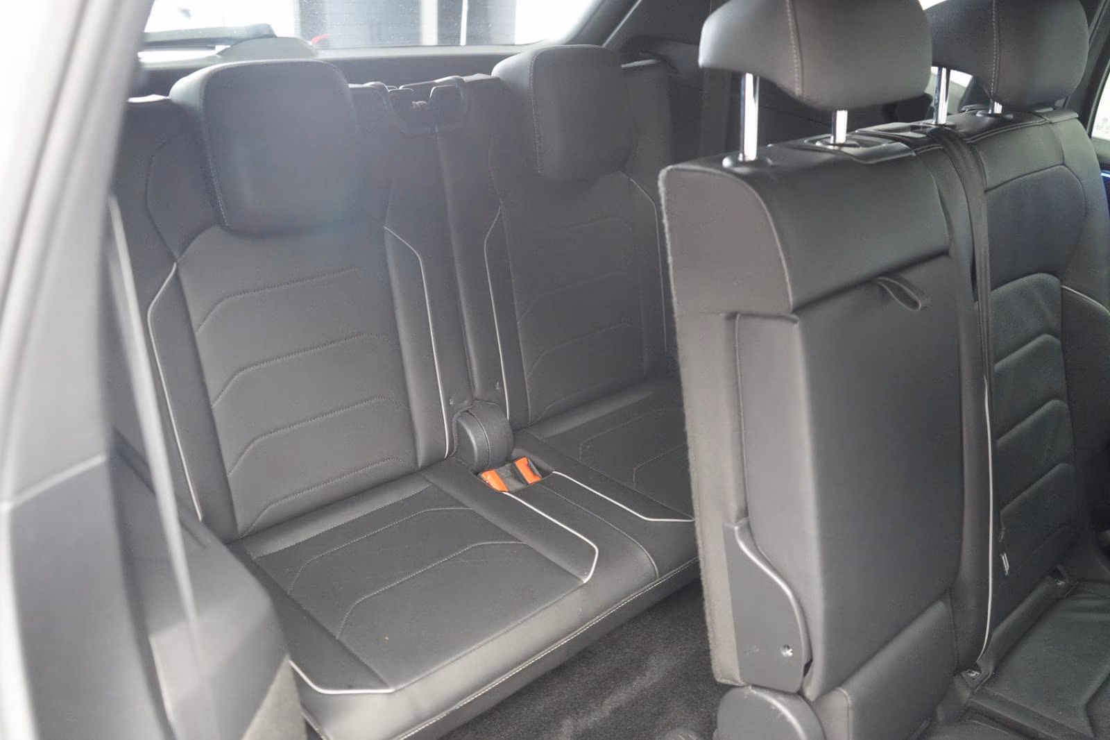 (B-516) Volkswagen(7chỗ) Tiguan Allspace 2.0 TSI 4Motion DSG R-Line Leder - Image 12
