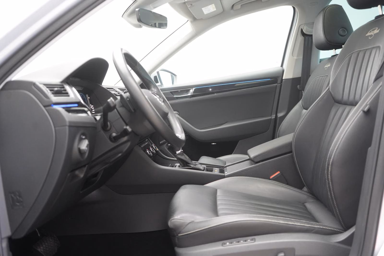 (B-190) Skoda Superb 2.0 TDI DSG L&K Leder/ACC/Pano/Canton/Vir - Image 6
