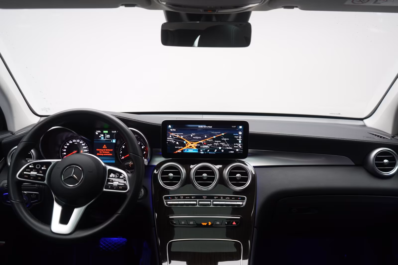 (B-233) Mercedes-Benz(Hybrid) GLC 300 e 4Matic 9G-Tronic Temp/Kamera/Pano/ - Image 17