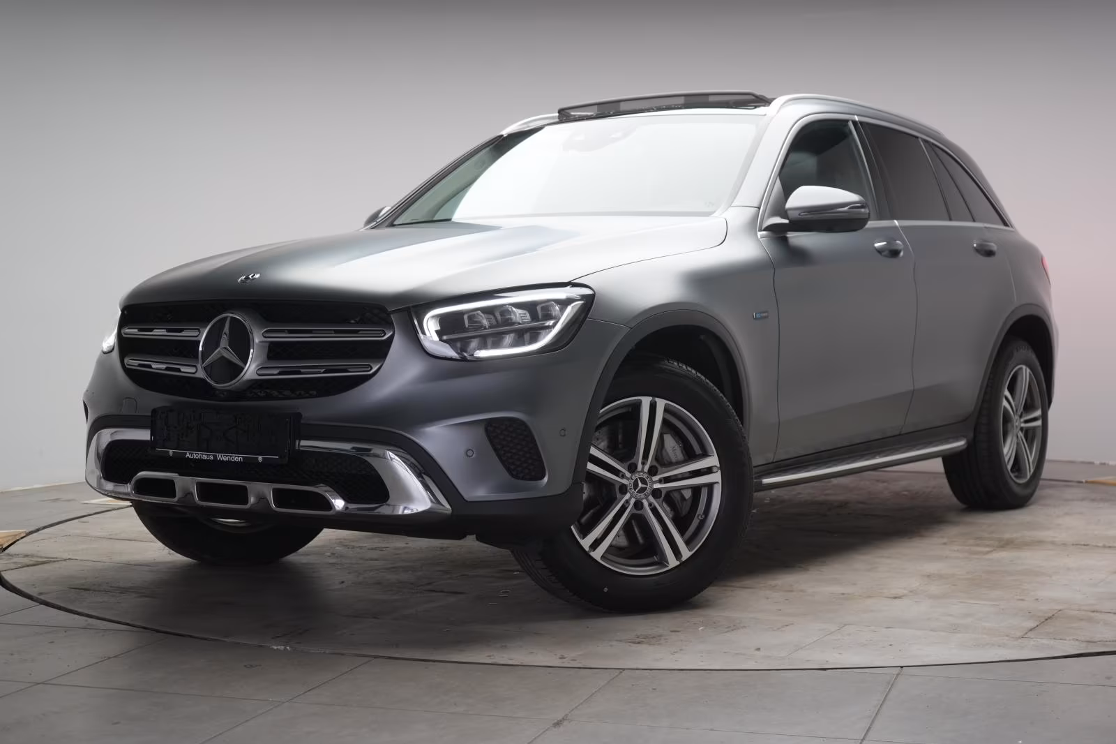 (B-503) Mercedes-Benz(Hybrid) GLC 300 e 4Matic 9G-Tronic Distronic/Kamera/P - Image 3