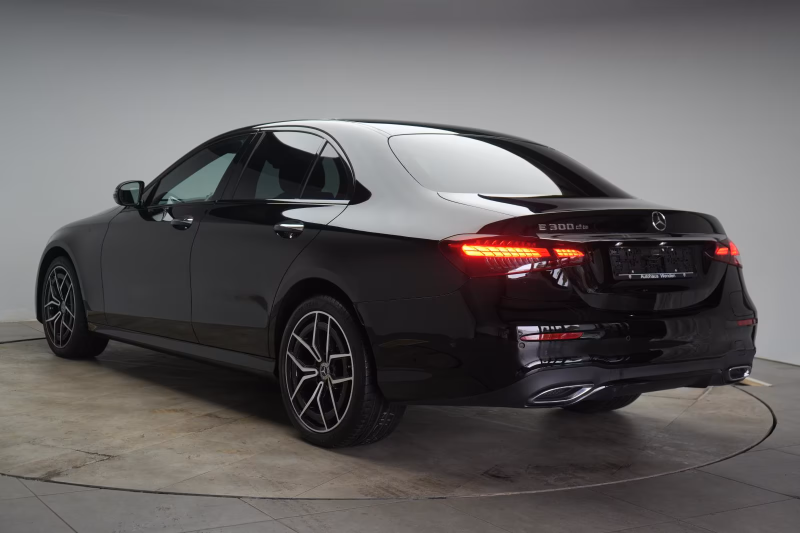 (B-329) Mercedes-Benz(Hybrid) E 300 de 9G-Tronic AMG Leder/Distronic/Kamera - Image 4