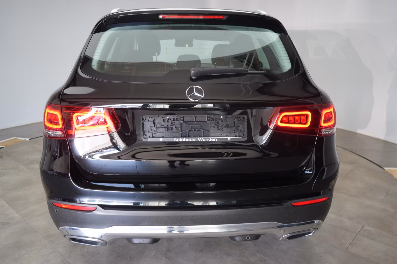 (B-376) Mercedes-Benz(Hybrid) GLC 300 e 4Matic 9G-Tronic Temp/Kamera/AHK/ - Image 4