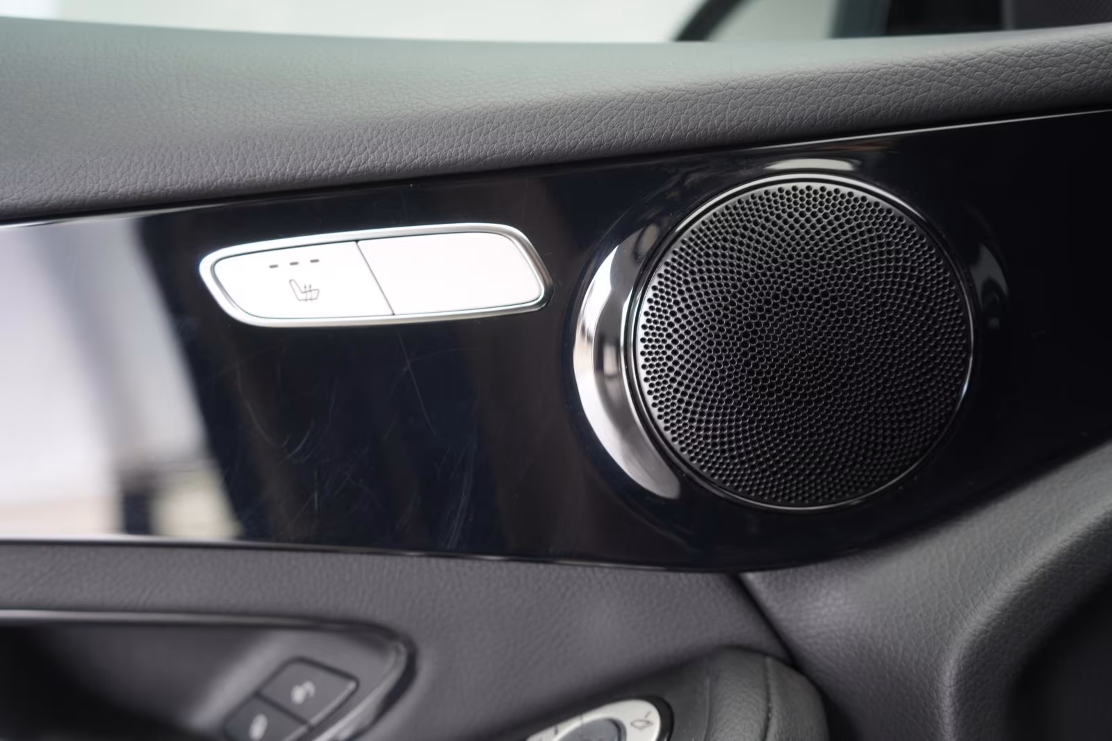 (B-234) Mercedes-Benz(Hybrid) GLC 300 de 4Matic 9G-Tronic Leder/Distronic/Kam - Image 13