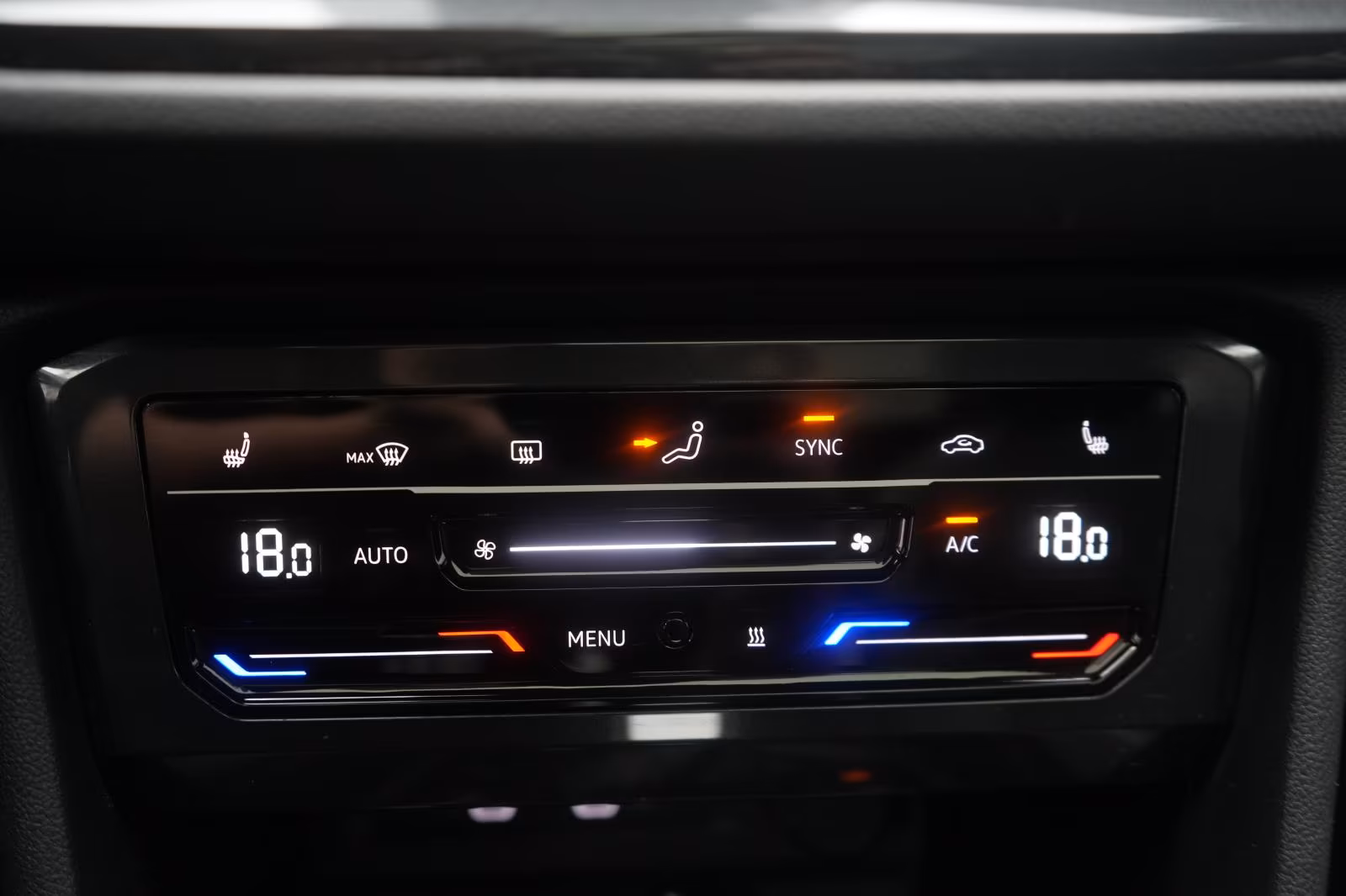 (B-722) Volkswagen Tiguan 2.0 TDI 4Motion R line ACC/Kamera/H&K/Pan - Image 15