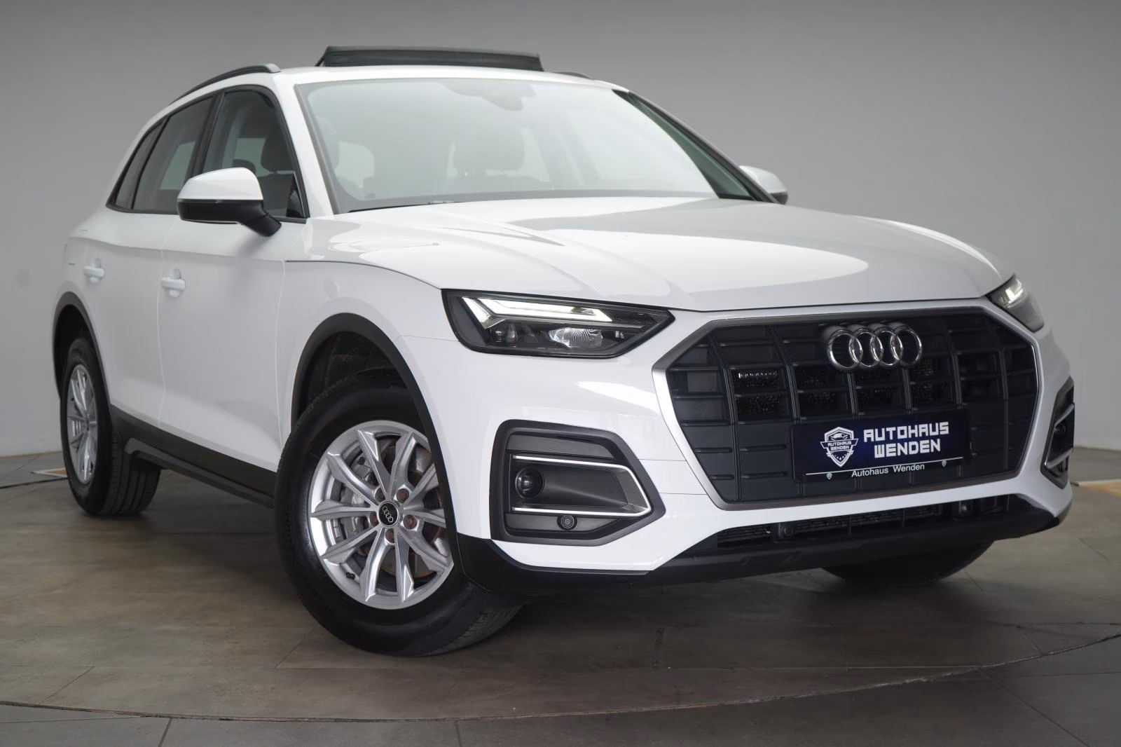 (B-275) Audi Q5 40 TDI quattro S tronic Leder/Temp/Kamera/Pan - Image 1