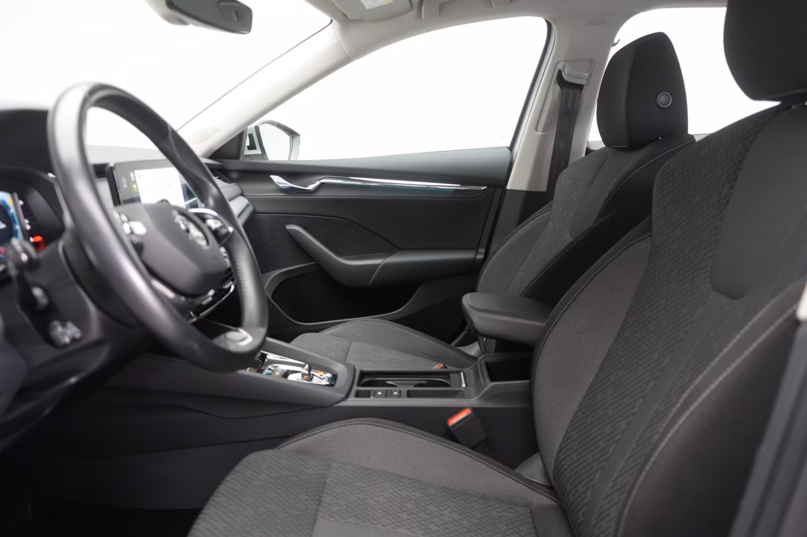 (B-306) Skoda Octavia 2.0 TDI DSG Style ACC/Virtual/Lane/Side/ - Image 6
