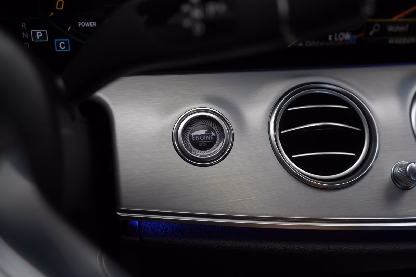 (B-599) Mercedes-Benz(7 ghế) E 300 d 4Matic T 9G-Tronic AMG Distroni - Image 14
