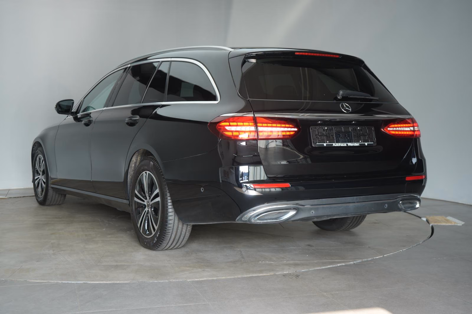 (B-250) Mercedes-Benz E 220 d 4Matic T 9G-Tronic Distronic/Kamera/Burm - Image 4