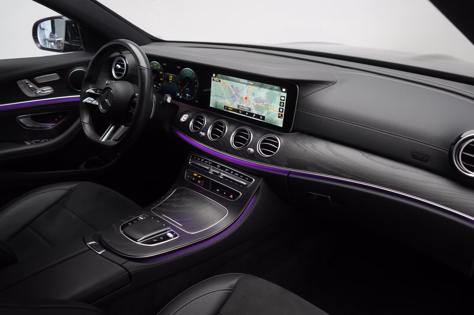 (B-259) Mercedes-Benz(Hybrid) E 300 e T 9G-Tronic AMG Distronic/Kamera/AHK/L - Image 10