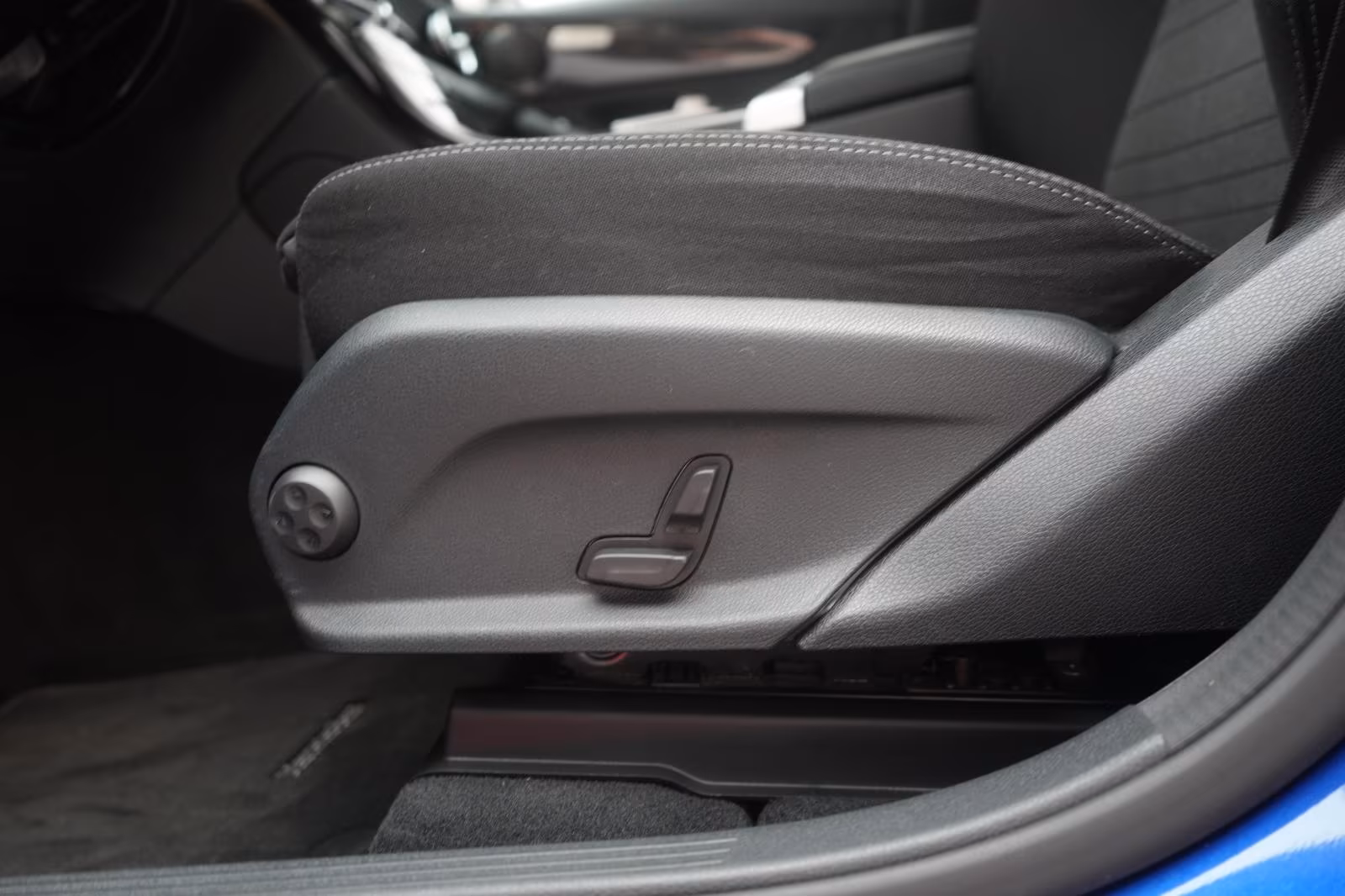 (B-144) Mercedes-Benz(Hybrid) GLC 300 e 4Matic 9G-Tronic AHK/Kamera/HUD/ - Image 16
