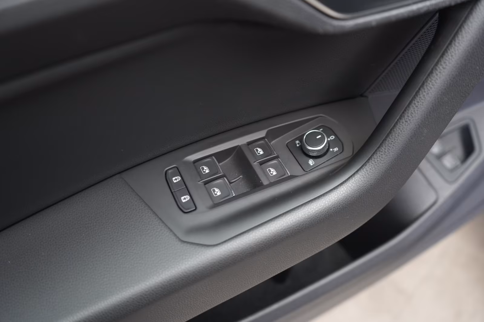 (B-334) Volkswagen(Hybrid) Touareg 3.0 V6 e-Hybrid 4Motion R line Leder/ACC - Image 19