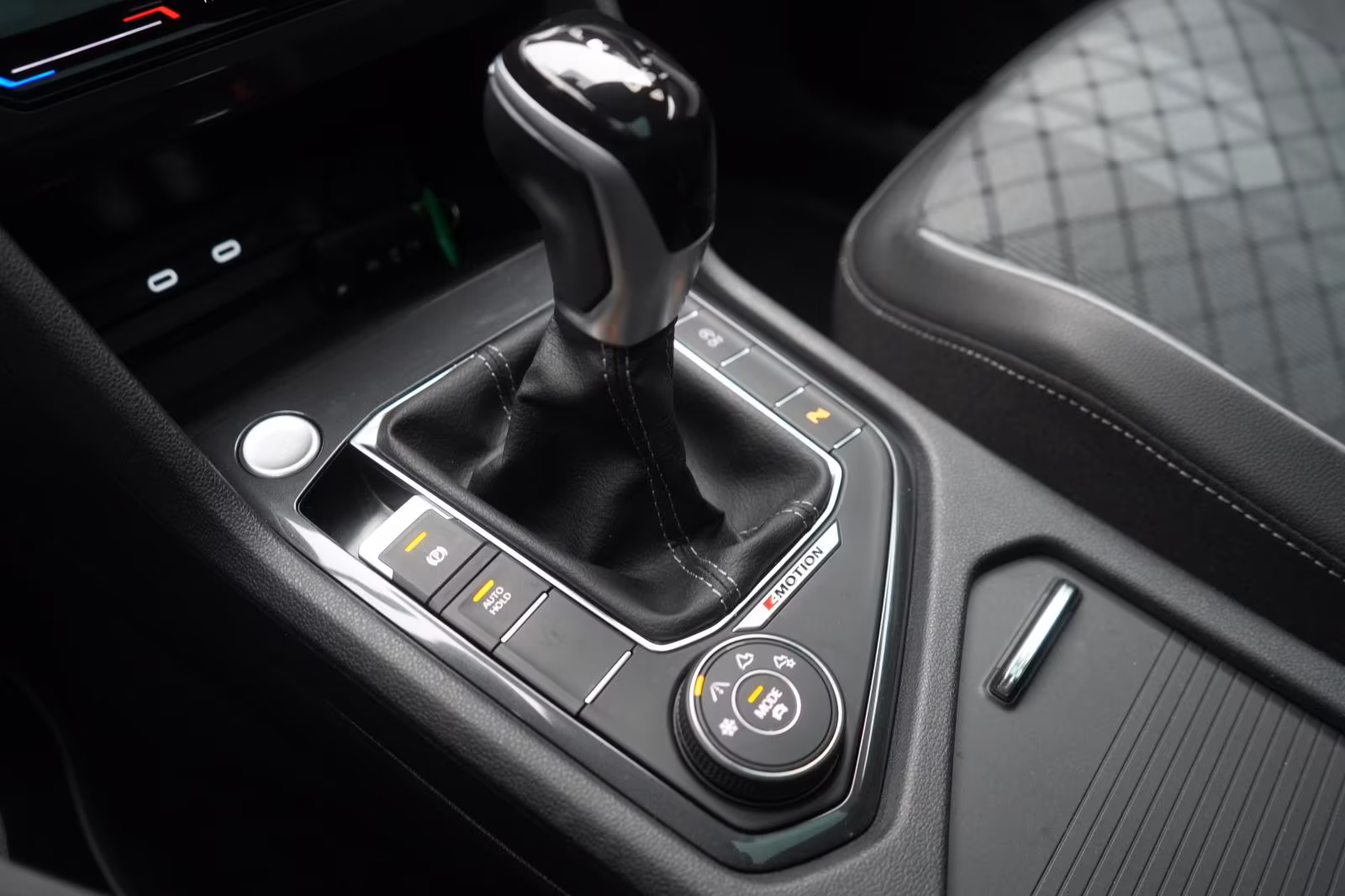 (B-134) Volkswagen Tiguan Allspace 2.0 TDI 4Motion DSG R line Navi/ - Image 17