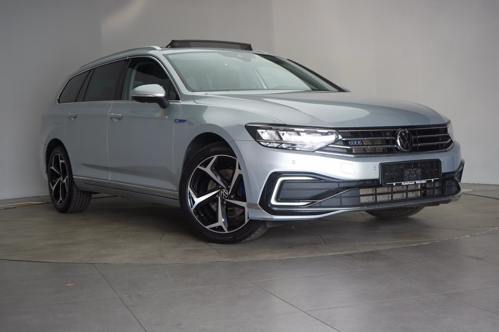 (B-617) Volkswagen(Hybrid) Passat Variant 1.4 TSI DSG GTE ACC/Kamera/Pano/L - Image 1