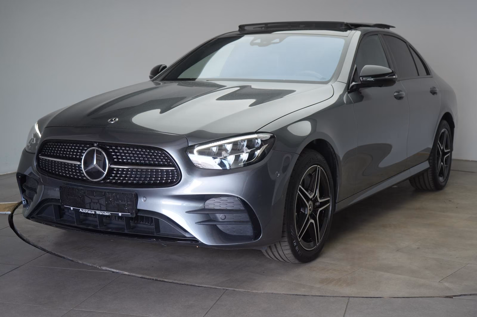 (B-575) Mercedes-Benz(Hybrid) E 300 de 4Matic 9G-Tronic AMG Distronic/Kamera/P - Image 3