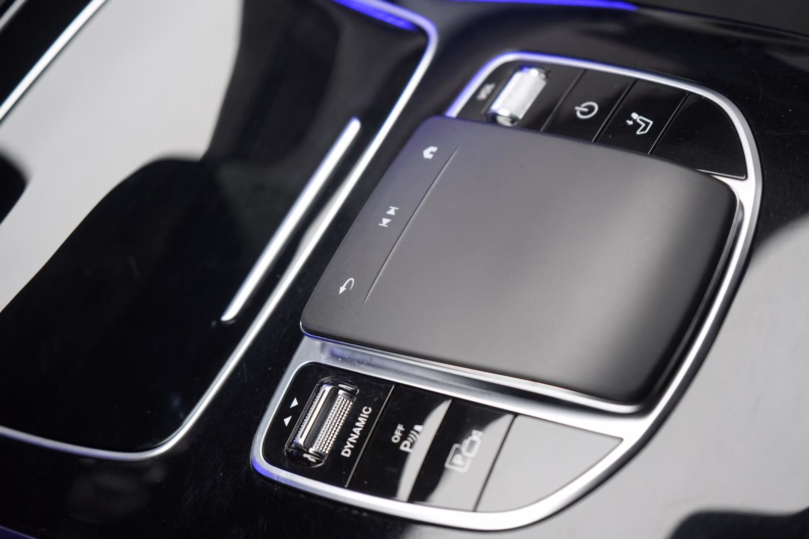 (B-330) Mercedes-Benz(Hybrid) E 300 de 4Matic T 9G-Tronic AMG Kamera/AHK/Wide - Image 14