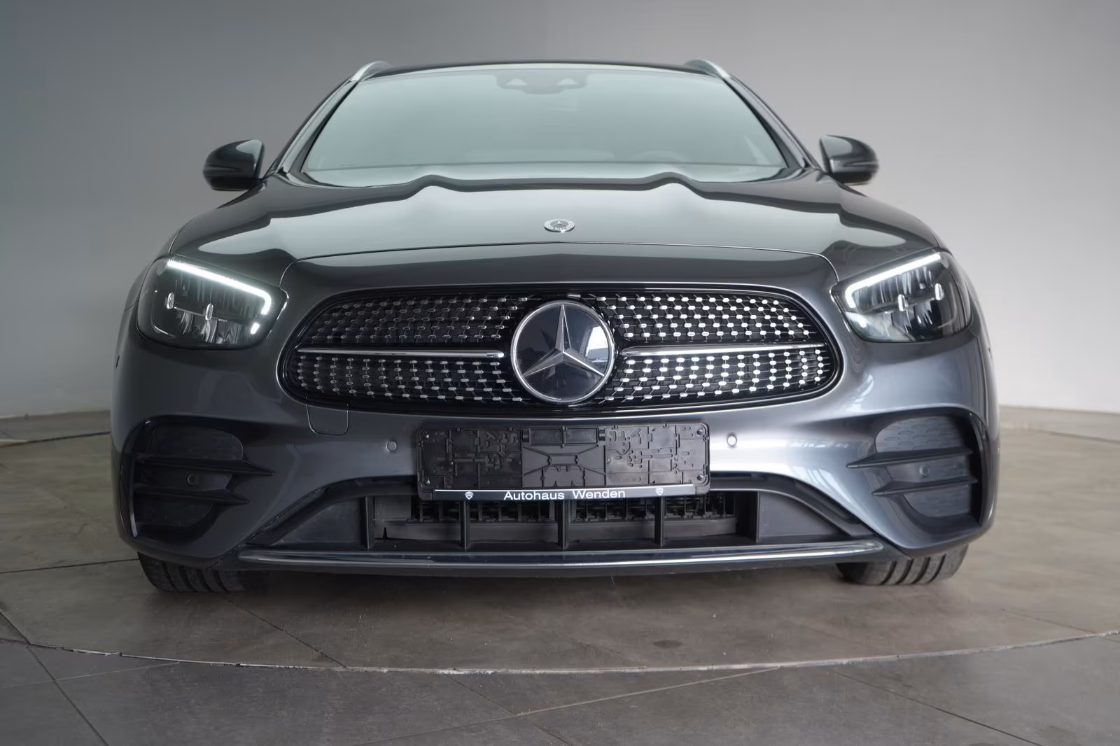 (B-115) Mercedes-Benz(Hybrid) E 300 e T 9G-Tronic AMG Softclose/Leder/HUD/Bu - Image 2