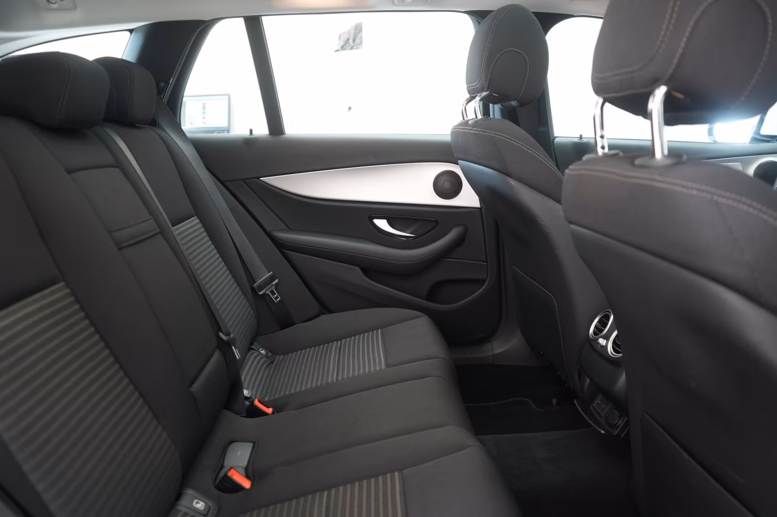 (B-201) Mercedes-Benz(Hybrid) E 300 de 4Matic T 9G-Tronic Temp/Kamera/Pano - Image 11