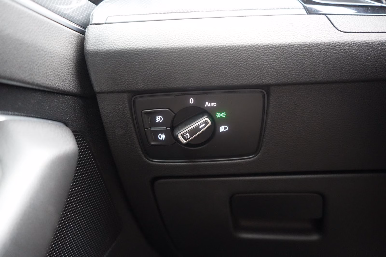 (B-226) Volkswagen Passat Variant 2.0 TDI DSG Business R line ACC/K - Image 16