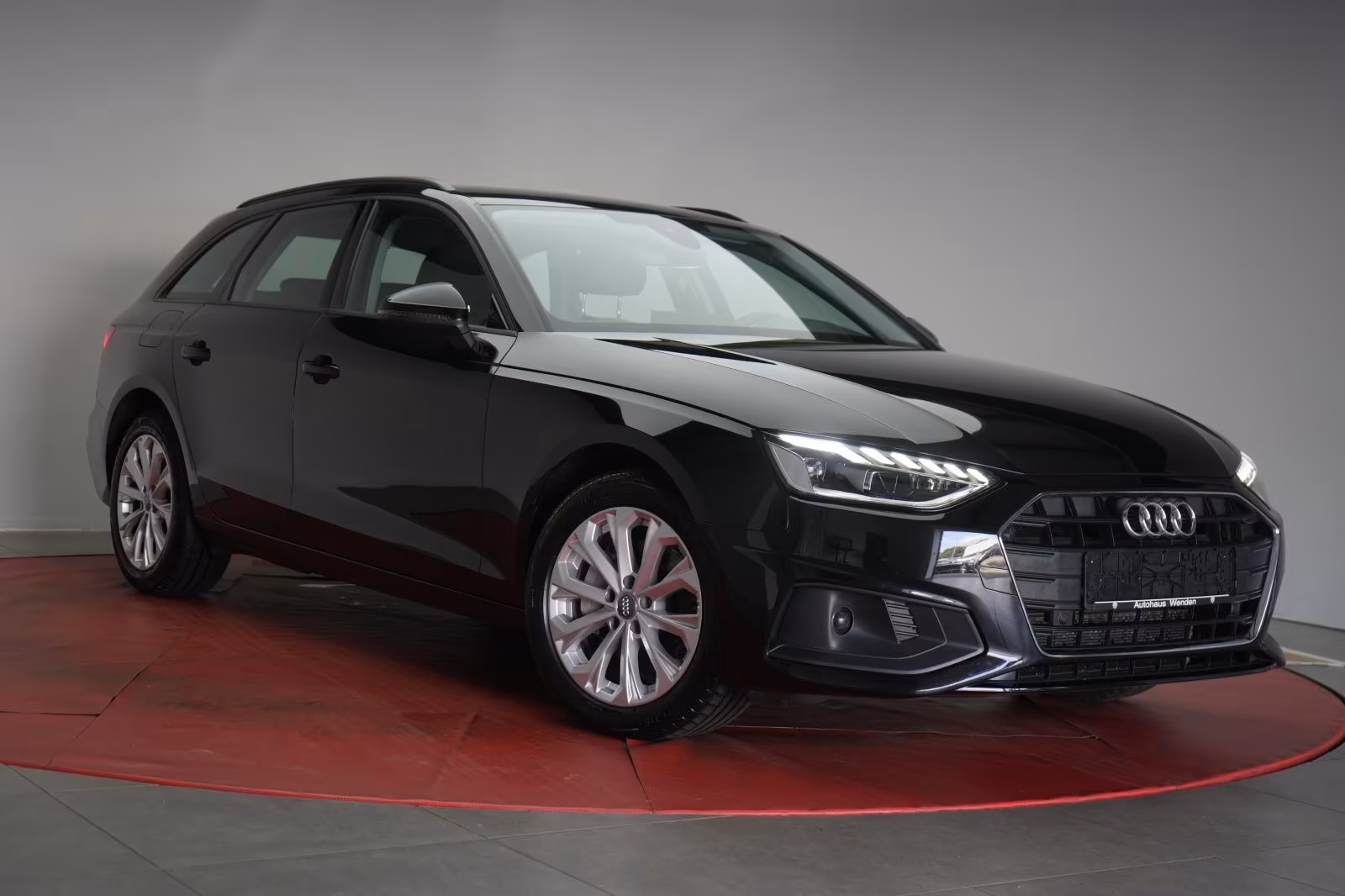 (B-699) Audi A4 Avant 40 TDI S tronic Navi/Temp/LED/ - Image 1