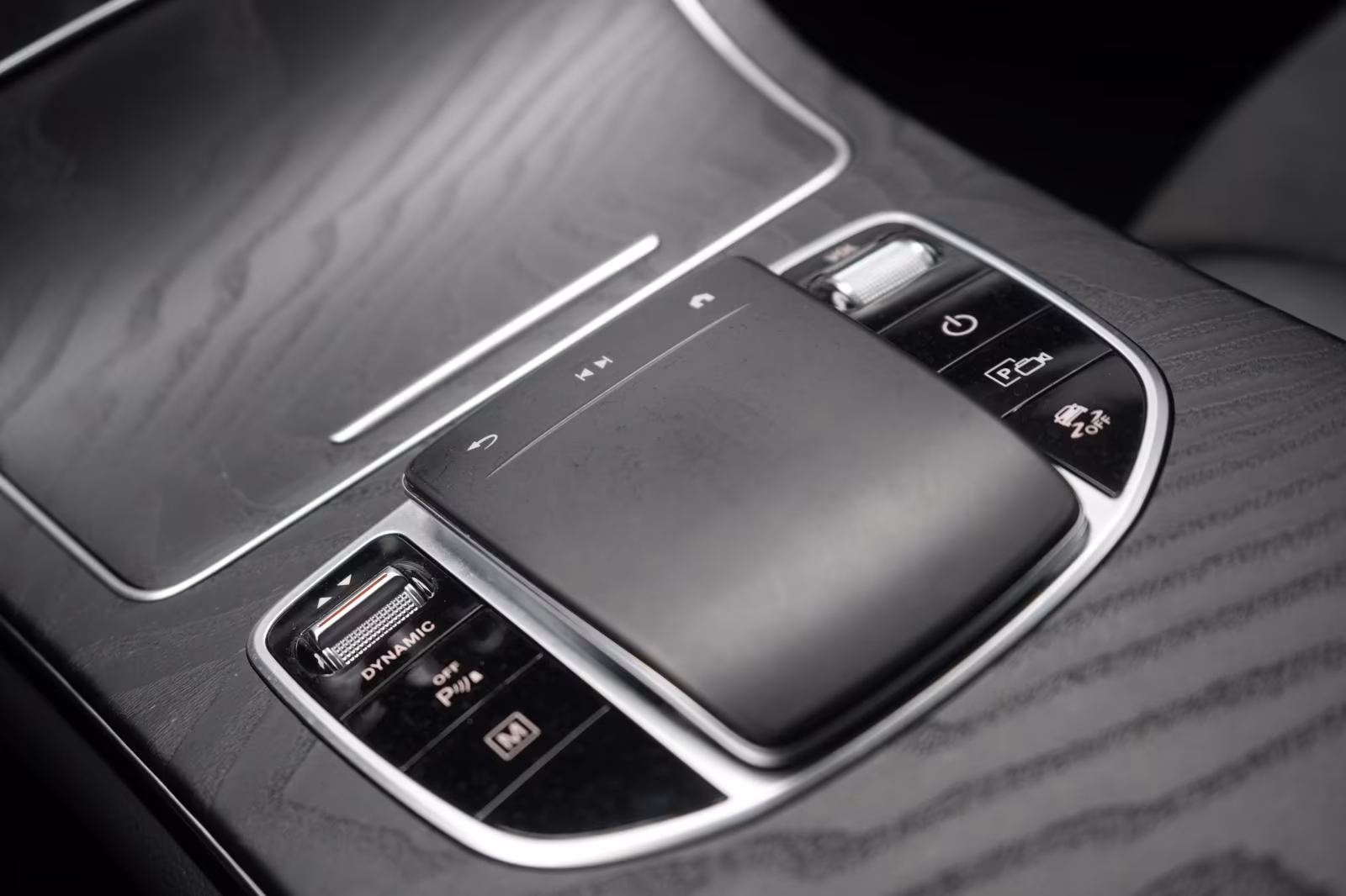 (B-084) Mercedes-Benz(Hybrid) GLC 300 de 4Matic 9G-Tronic AMG Line CarPlay/ - Image 17