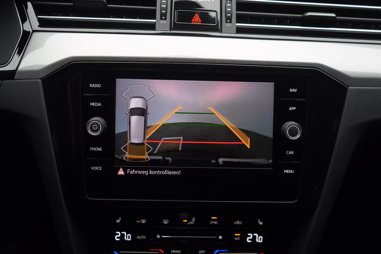 (B-101) Volkswagen Passat Variant 2.0 TDI DSG Business ACC/Kamera/L - Image 13