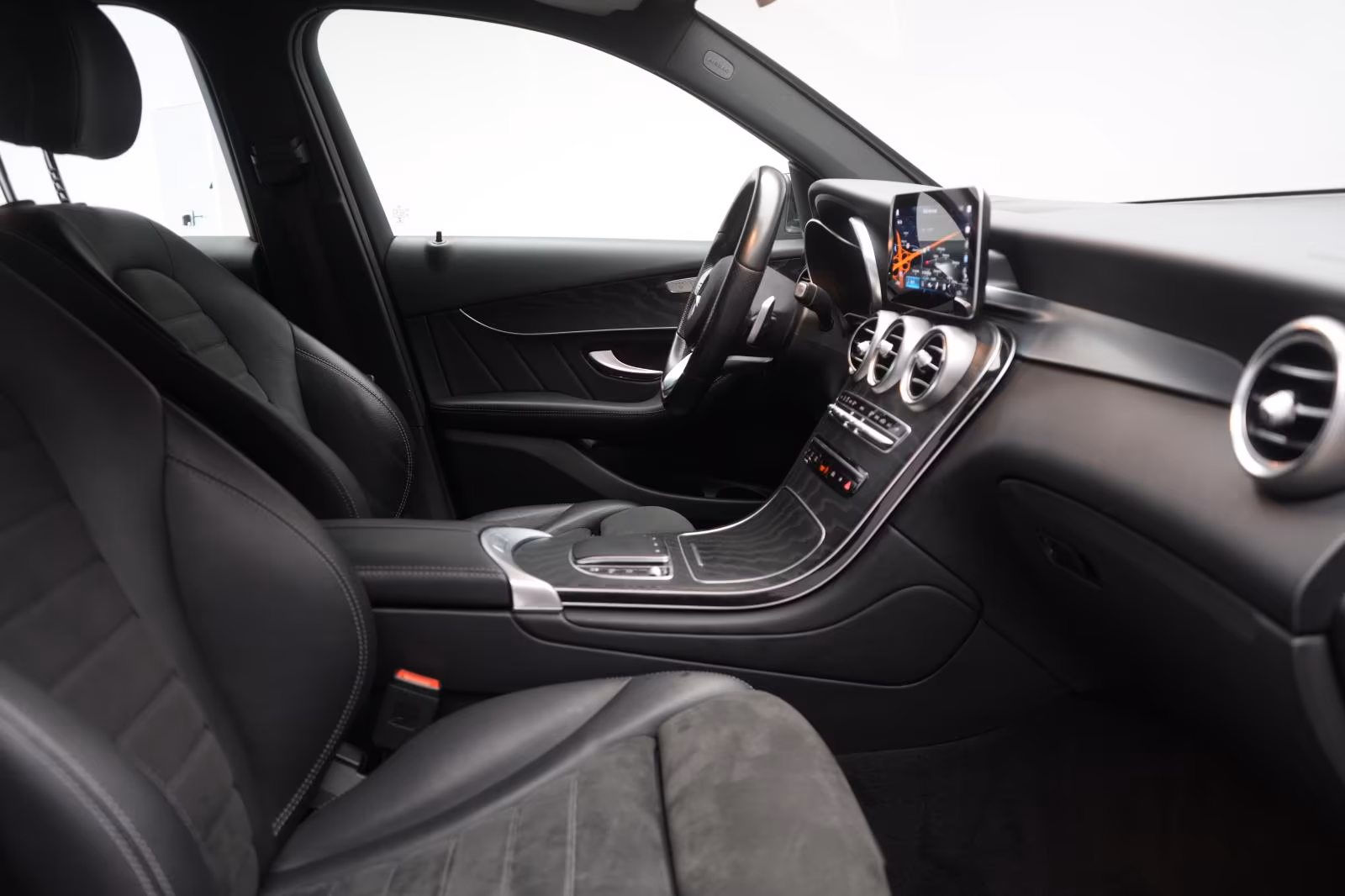 (B-717) Mercedes-Benz GLC 300 d 4Matic 9G-Tronic AMG Temp/Kamera - Image 9