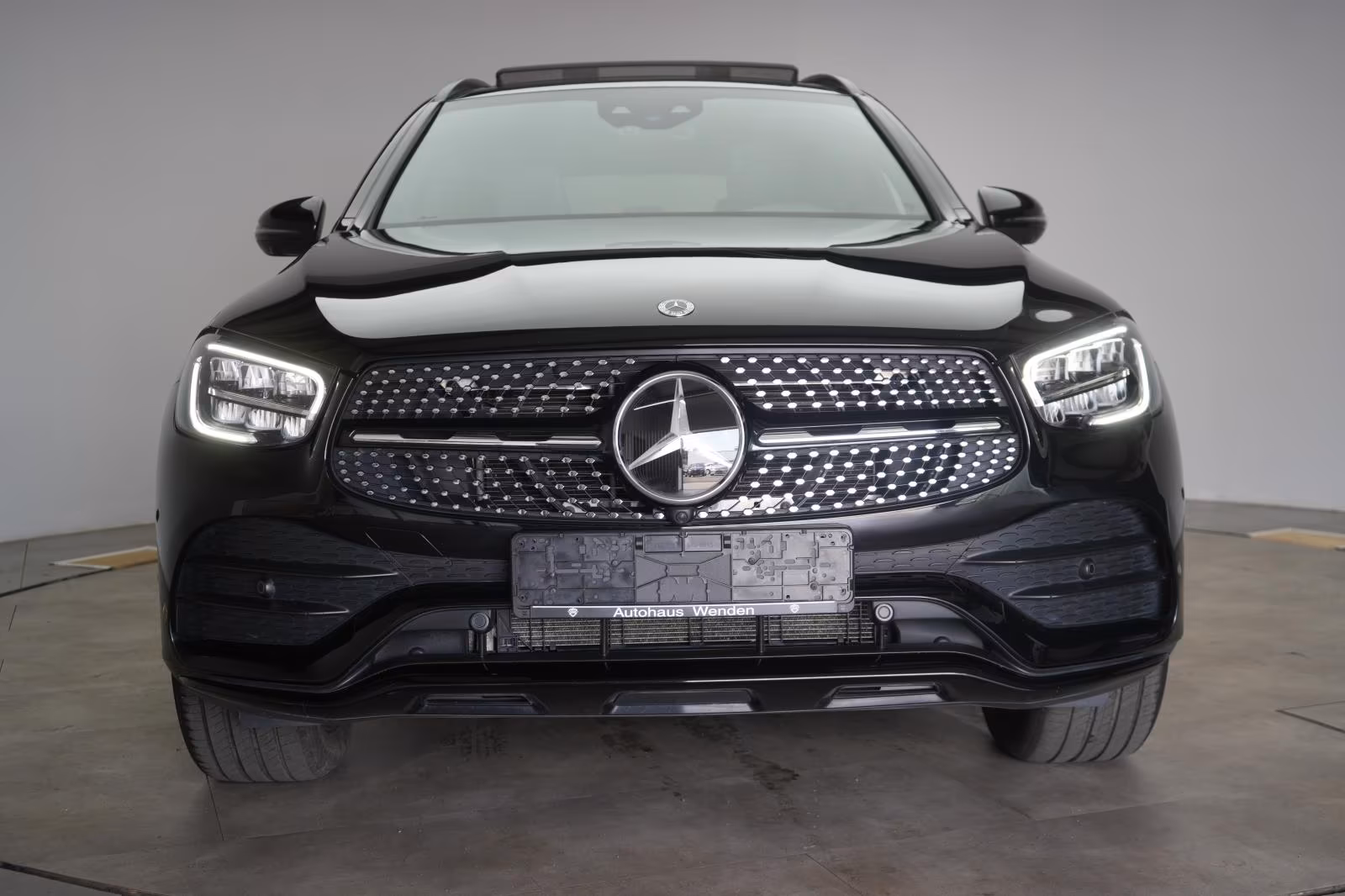 (B-297) Mercedes-Benz(Hybrid) GLC 300 de 4Matic AMG Distronic/kamera/Pano/ - Image 2