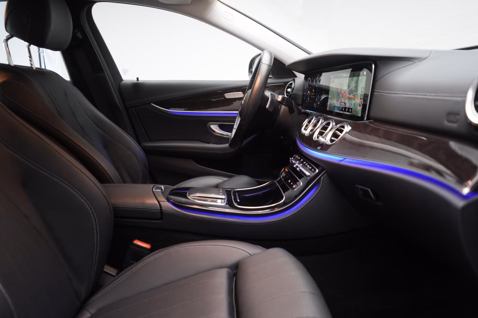 (B-128) Mercedes-Benz(Hybrid) E 300 de 9G-Tronic Exclusive Leder/Distronic/Ka - Image 9