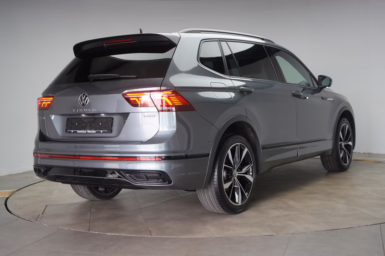 (B-537) Volkswagen Tiguan Allspace 2.0 TSI 4Motion DSG R-Line ACC/K - Image 5