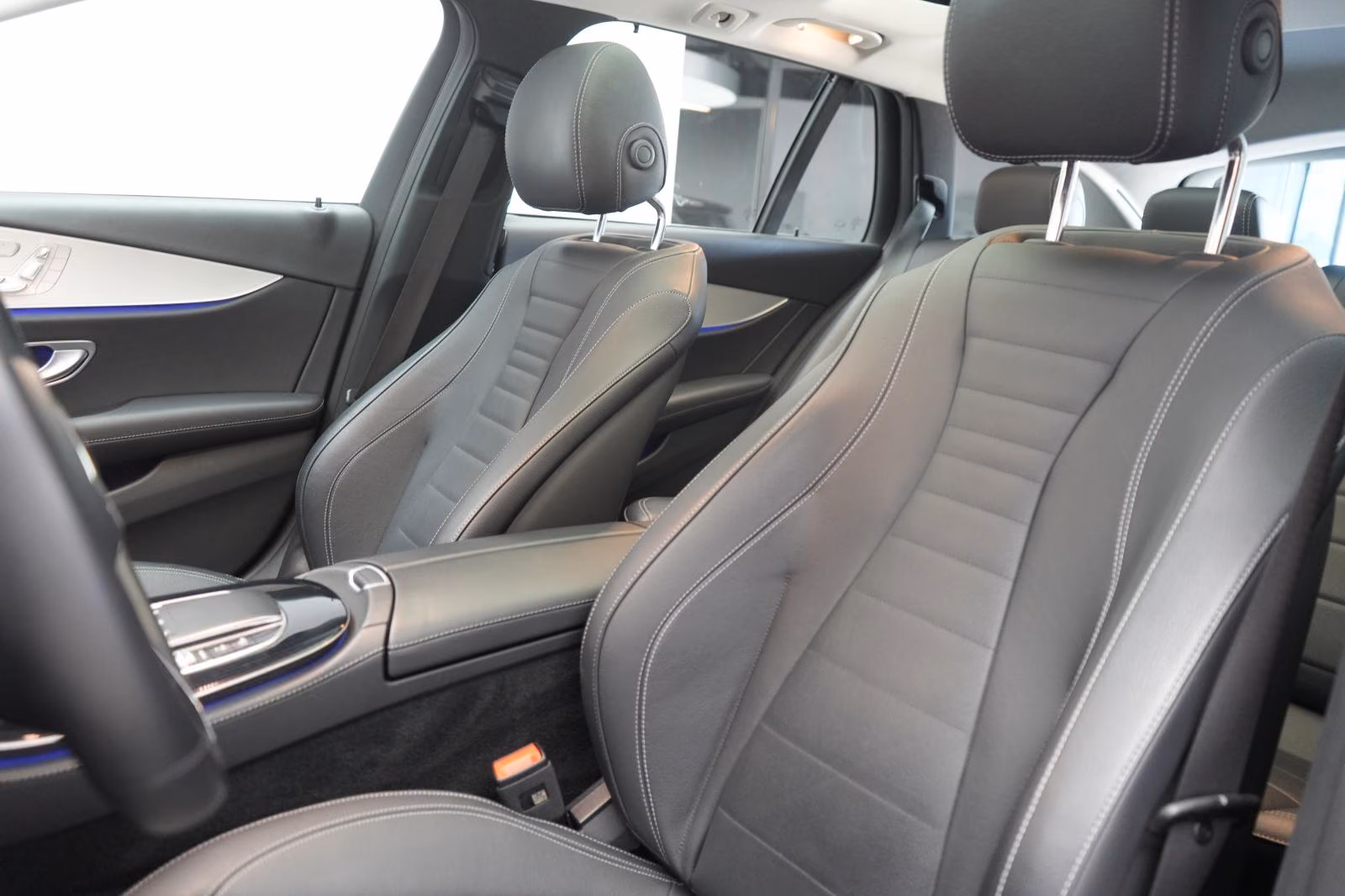 (B-039) Mercedes-Benz(Hybrid) E 300 de 4Matic T Avantgarde Leder/Distronic/Kam - Image 8