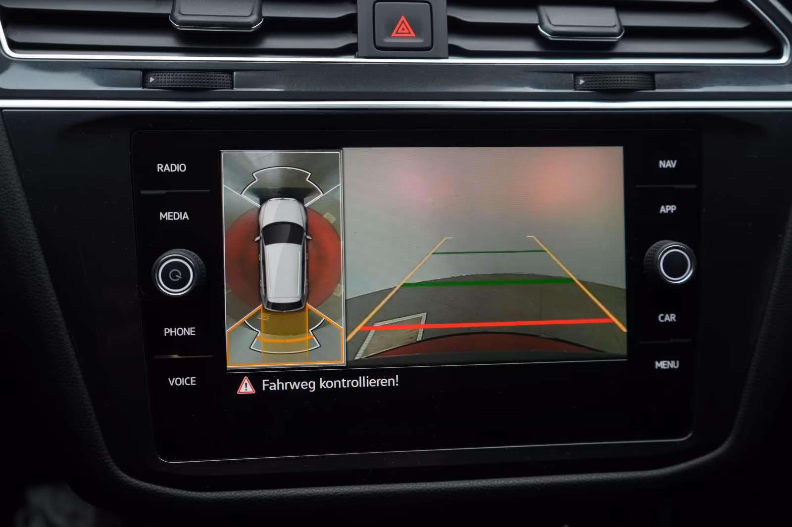 (B-651) Volkswagen Tiguan Allspace 2.0 TDI 4Motion DSG R line Navi/ - Image 14