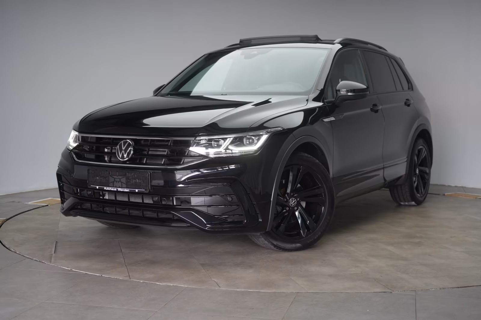 (B-164) Volkswagen Tiguan 2.0 TDI R-Line CarPlay/ACC/Virtual/Pano/A - Image 3