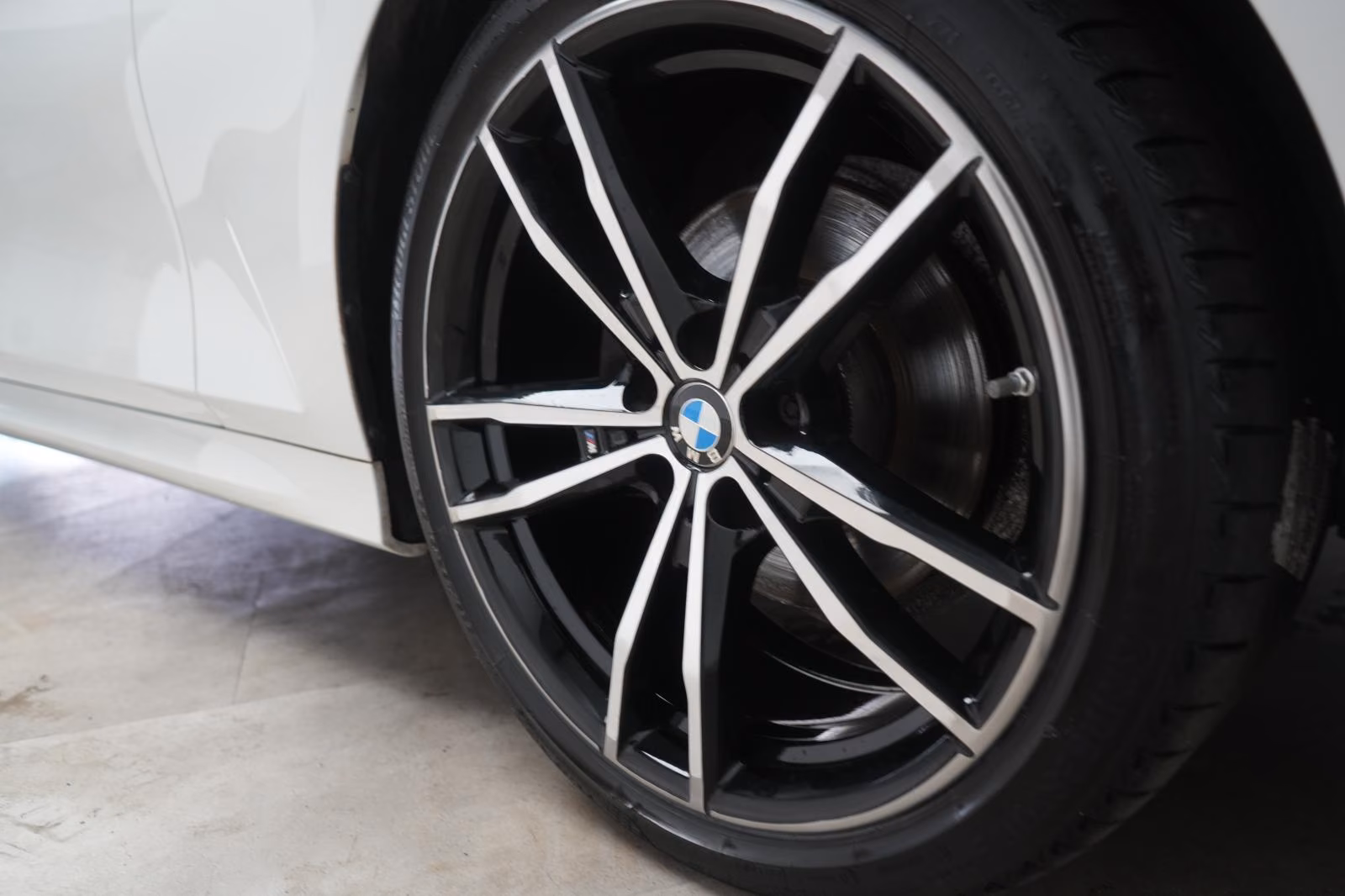 (B-769) BMW 320 i M-Sport HUD/Kamera/Lane/Side/ - Image 23