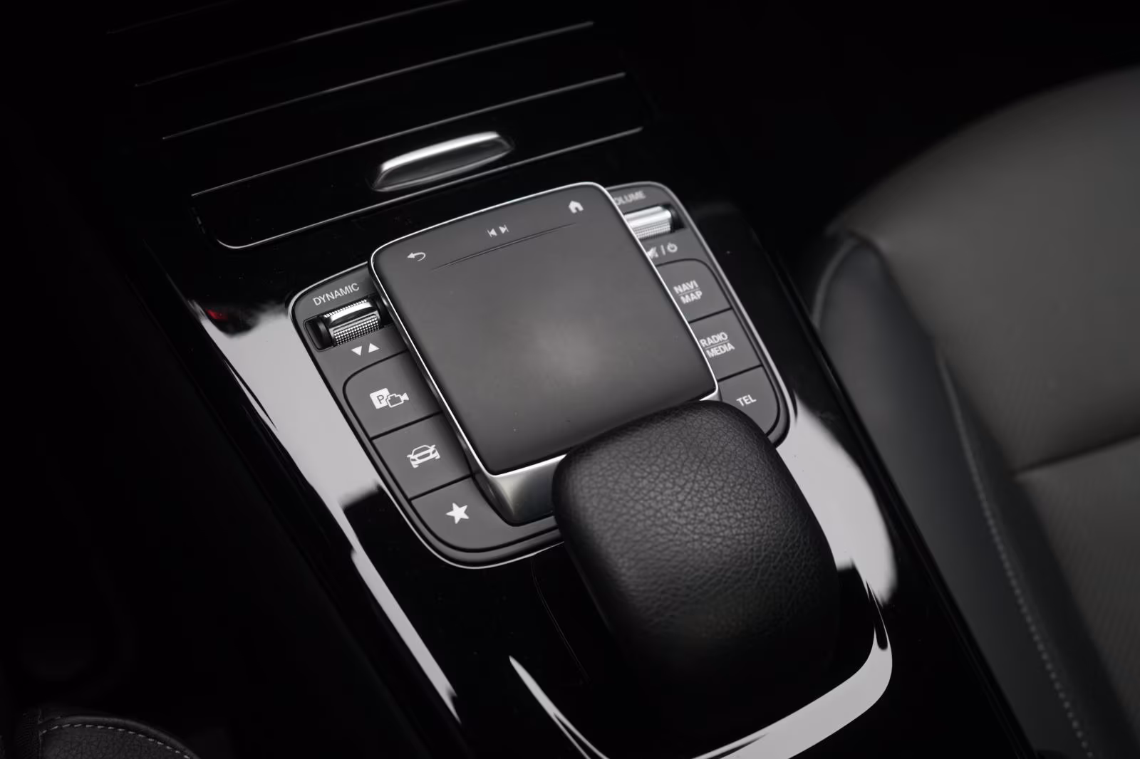 (B-318) Mercedes-Benz CLA 220 Shooting Brake d 4Matic 8G-DCT AMG L - Image 15