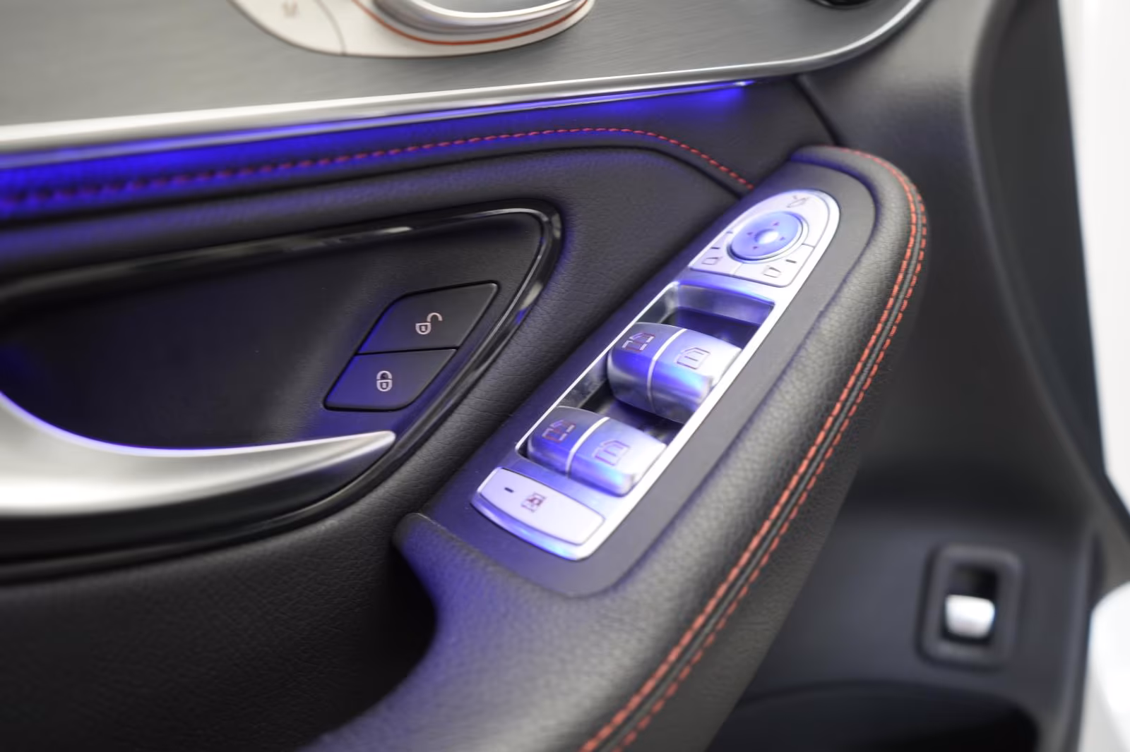 (B-681) Mercedes-Benz GLC 300 d 4Matic 9G-Tronic AMG Line Plus Distron - Image 15