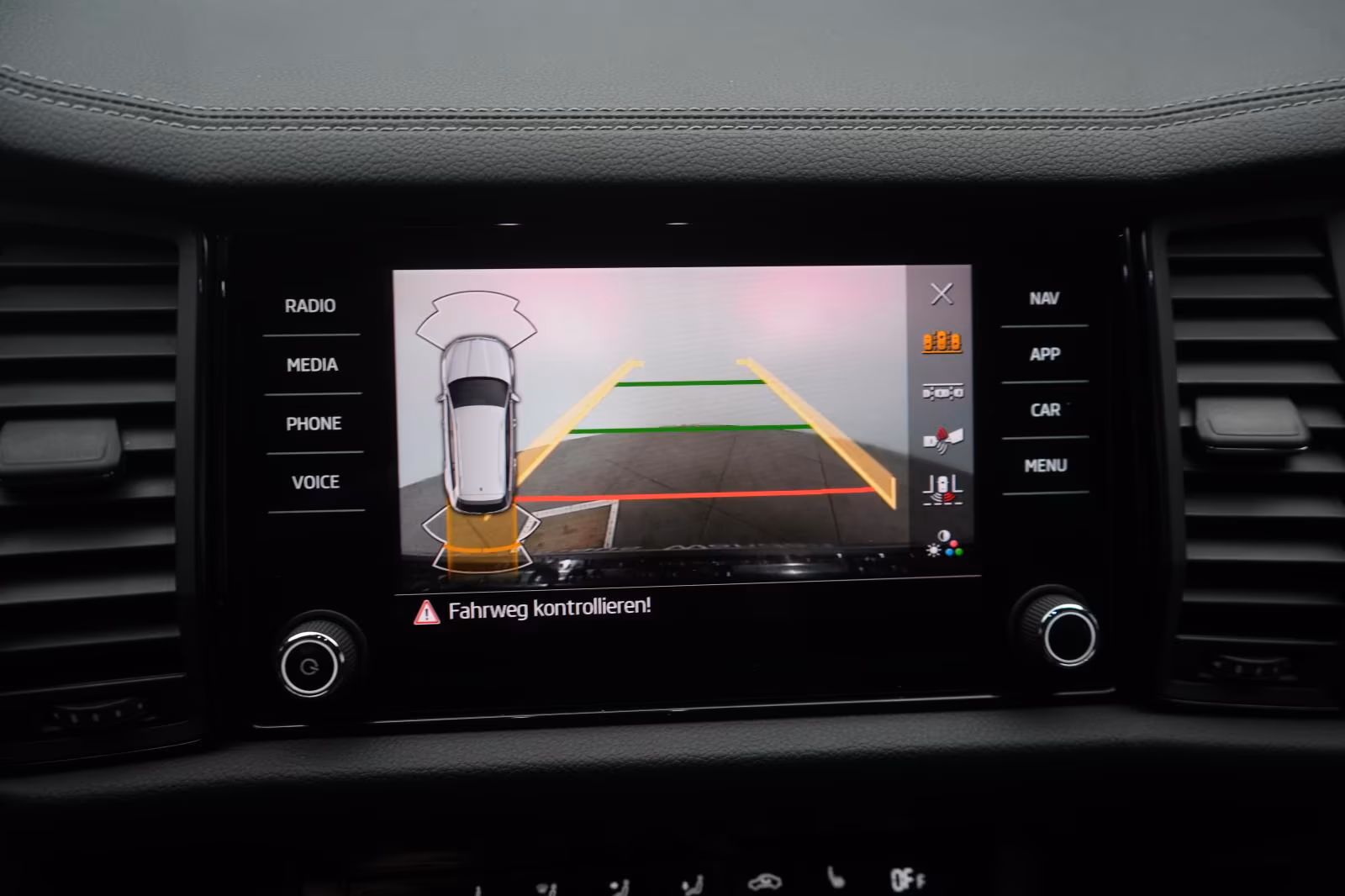 (B-646) Skoda Kodiaq 2.0 TDI Sportline 4x4 ACC/Kamera/Virtual/ - Image 13