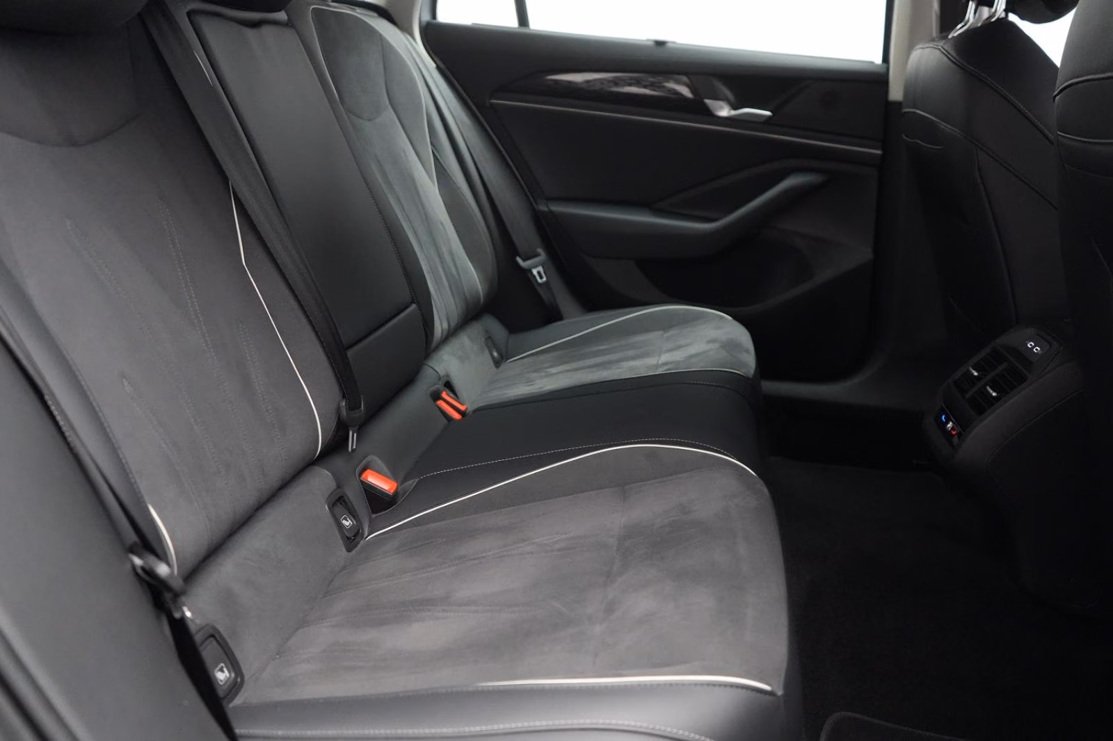 (B-270) Volkswagen Passat Variant 1.5 ETSI Elegance DSG - Image 10