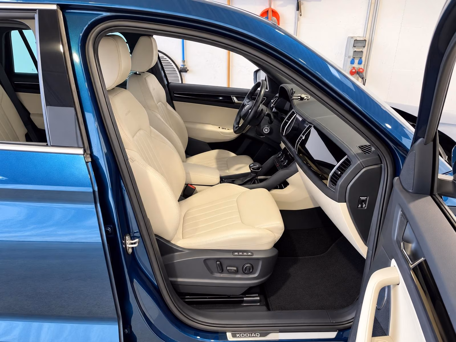 (B-570) Skoda Kodiaq 2.0 TDI 4x4 DSG L&K/Leder/Belüftet/Matri - Image 4