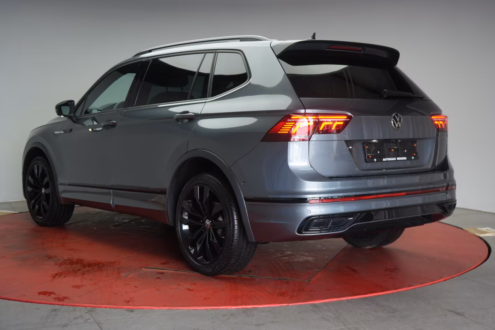 (B-651) Volkswagen Tiguan Allspace 2.0 TDI 4Motion DSG R line Navi/ - Image 4