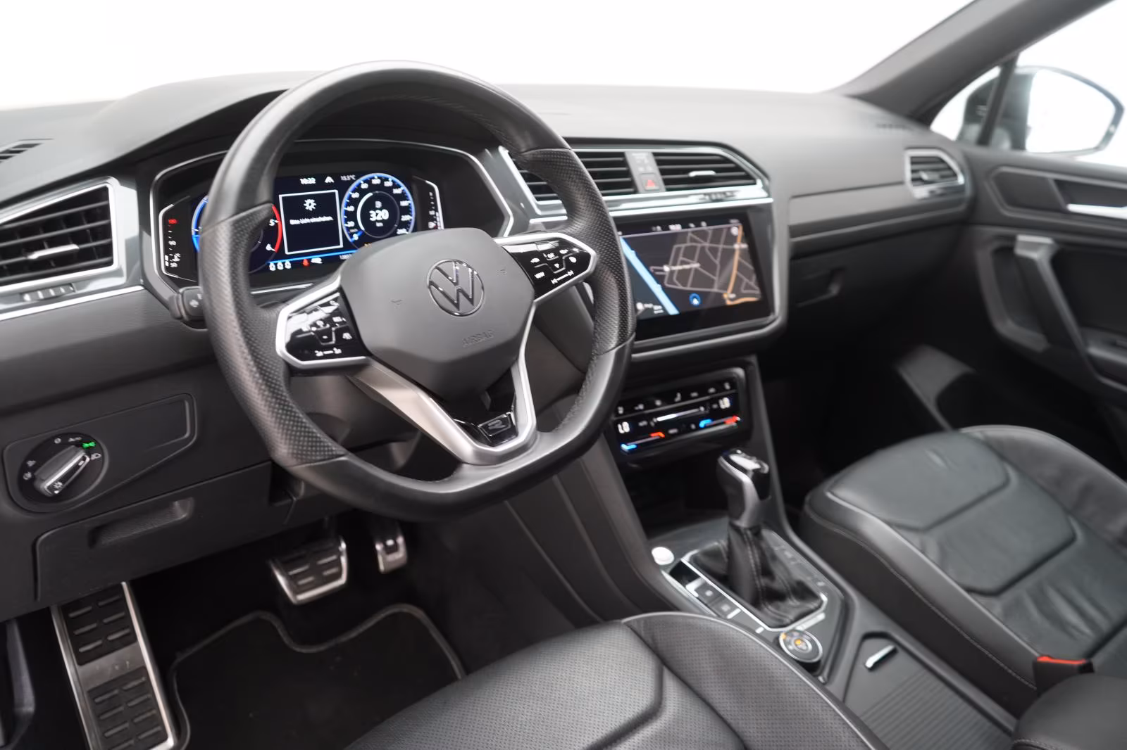 (B-373) Volkswagen Tiguan Allspace 2.0 TDI SCR 4Motion DSG R-Line - Image 8